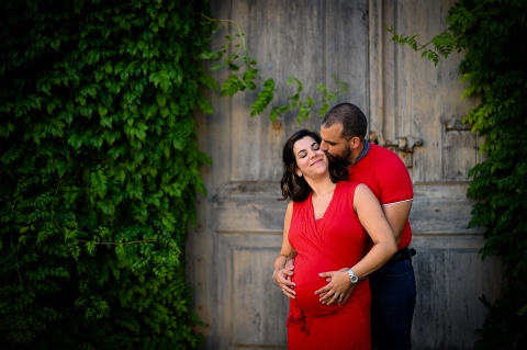 Sessão de fotos de gravidez de casal de estilo de vida de Lyon em Auvergne-Rhone-Alpes