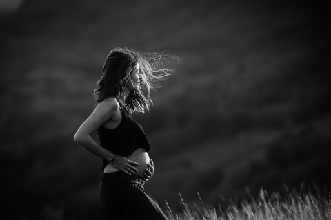 Bourgogne-Franche-Comte pregnancy photo session in the wind