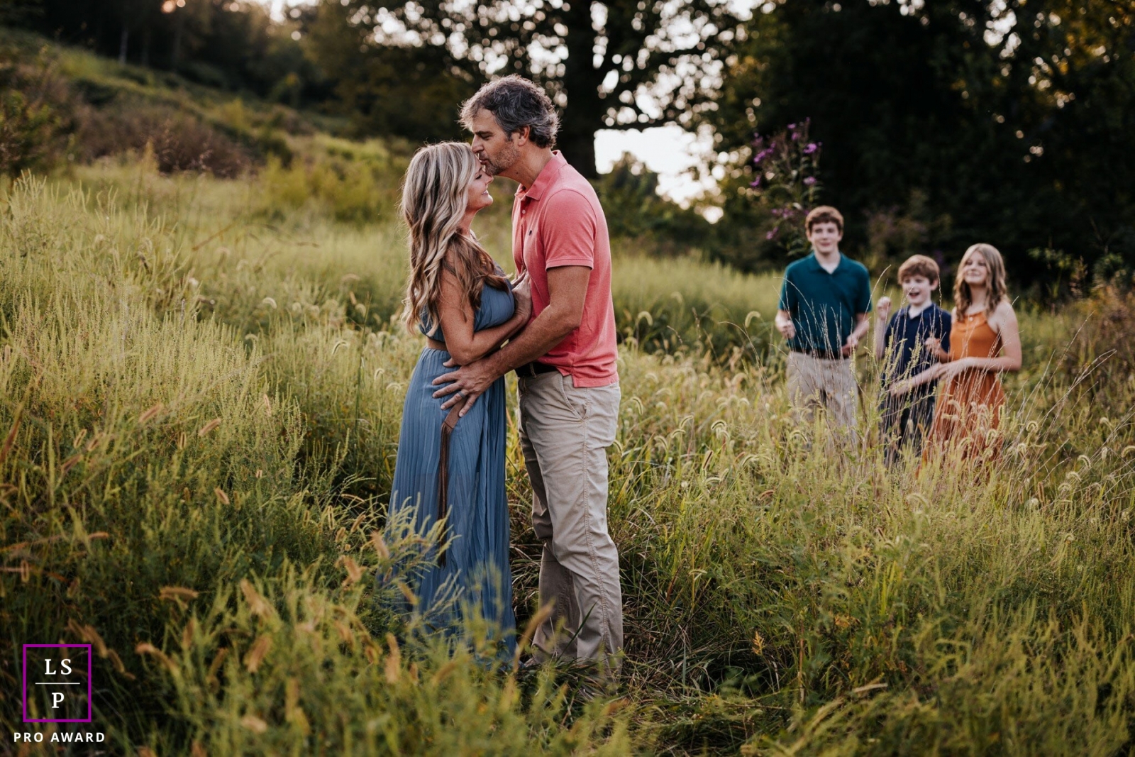 O fotógrafo de estilo de vida de Nashville criou este retrato artístico desta família de cinco pessoas, com filhos adolescentes