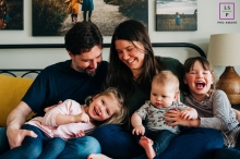 Fotógrafo de retratos no estilo de vida do Colorado - festa em Boulder da sessão do mês 6 