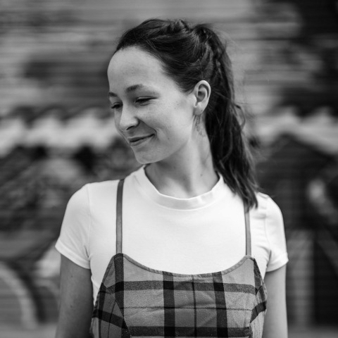 Fotografia de estilo de vida de East Yorkshire, Inglaterra, Reino Unido, por Hollie Mateer Retrato urbano ao ar livre da fotógrafa de estilo de vida de East Yorkshire, Hollie Mateer, da LSPA Inglaterra Reino Unido