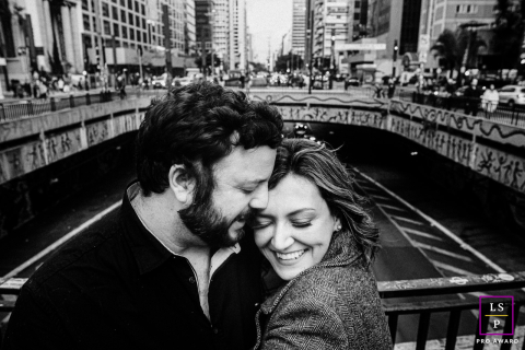São Paulo Urban Passion: Embracing Couple Shares Kisses On Avenida Paulista On Avenida Paulista in São Paulo, Brazil, an urban couple share a passionate embrace and kisses, their portrait radiating lively city vibes.
