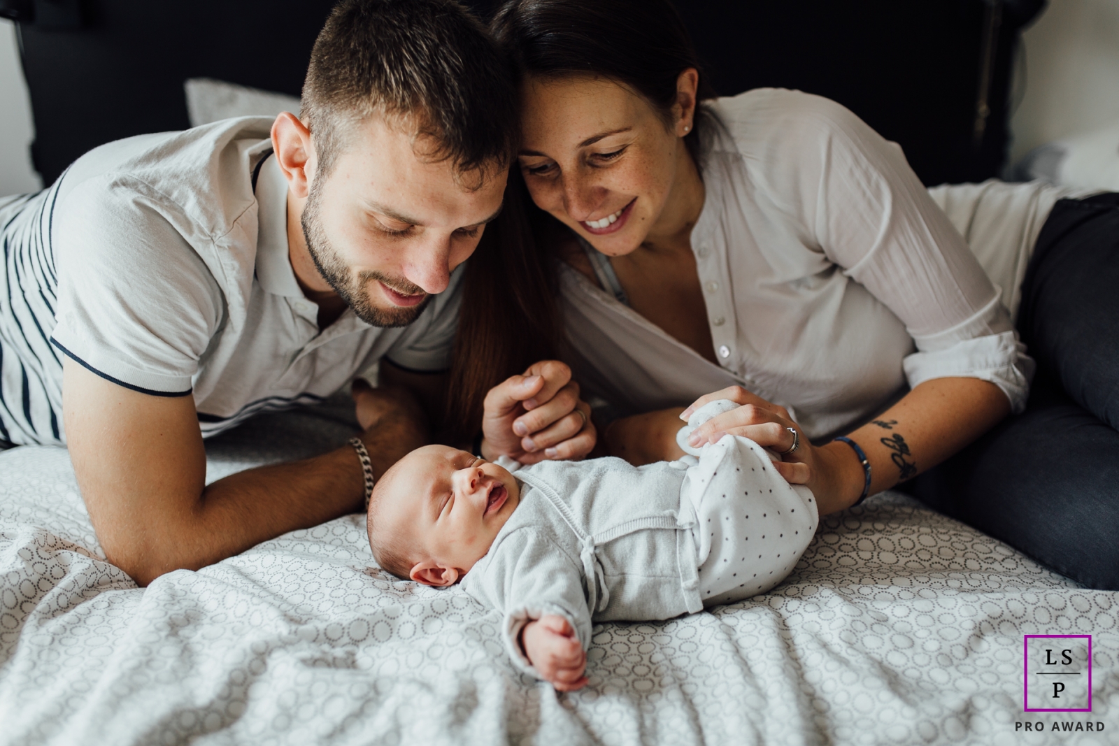 Auvergne-Rhone-Alpes family portrait and newborn smile - France lifestyle sessions