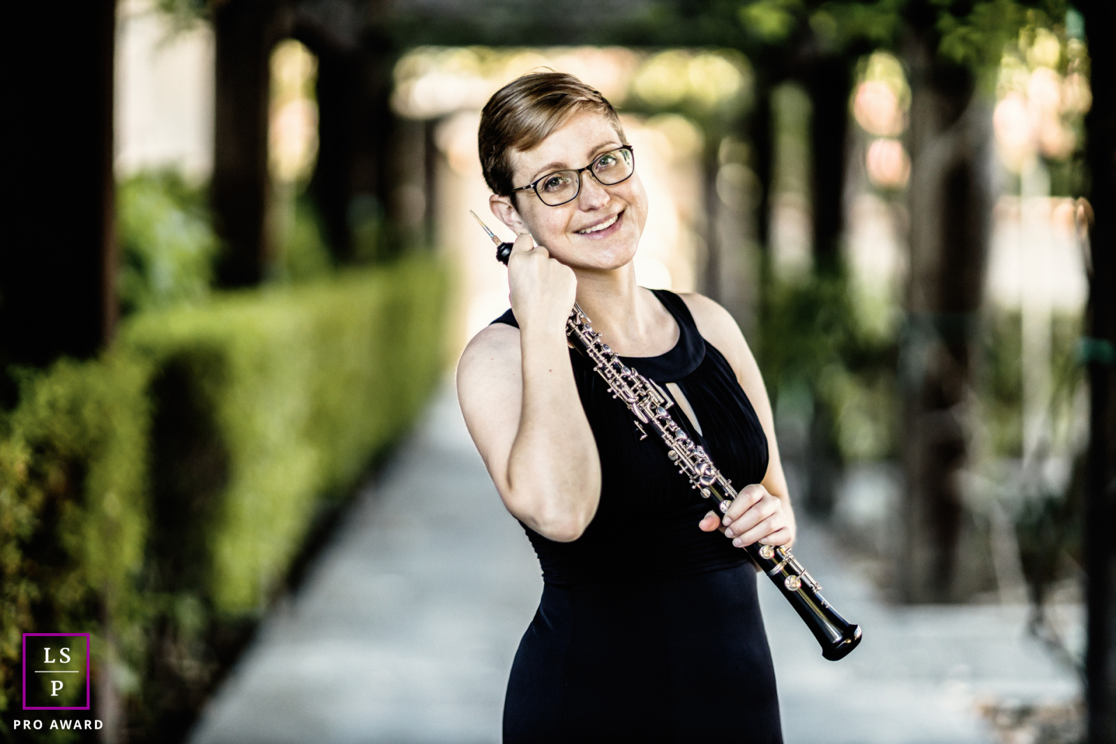 Portrait professionnel d'une musicienne de hautbois et de cor anglais de l'Université de Santa Clara, Californie - Capture de son talent et de son expertise dans l'industrie des arts du spectacle