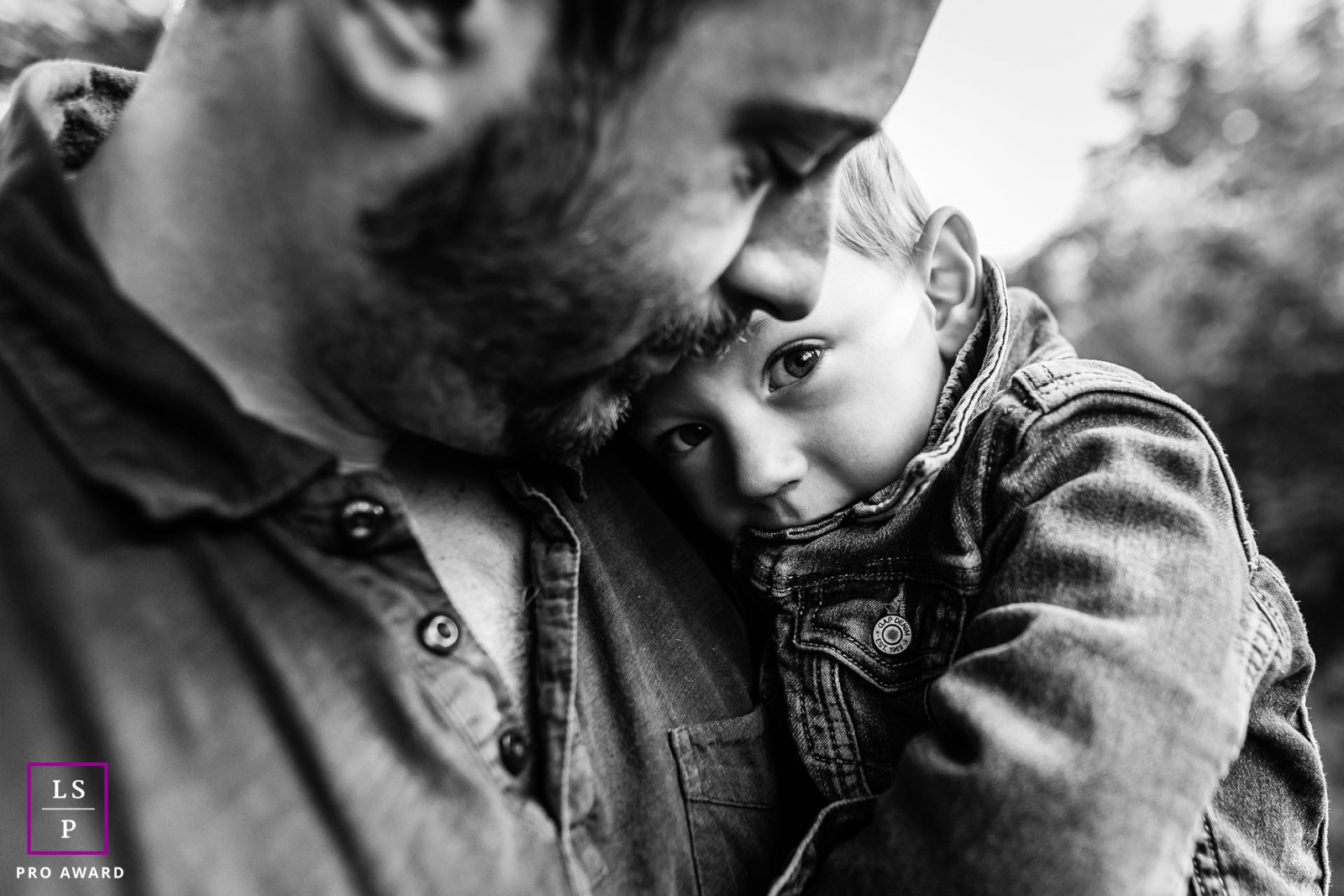 Bourgogne-Franche-Comte Family Lifestyle Photographer | Image contains: France dad and son in black and white portrait.