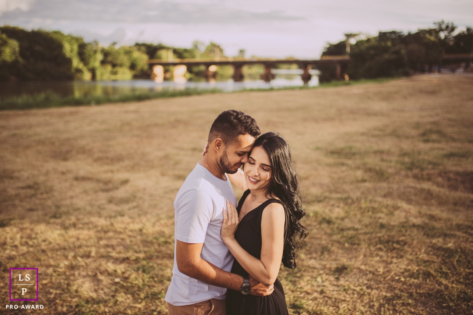 Couple Photographer in Minas Gerais | Brazil Lifestyle Image: About registering smiles and the heart overflowing with happiness. 