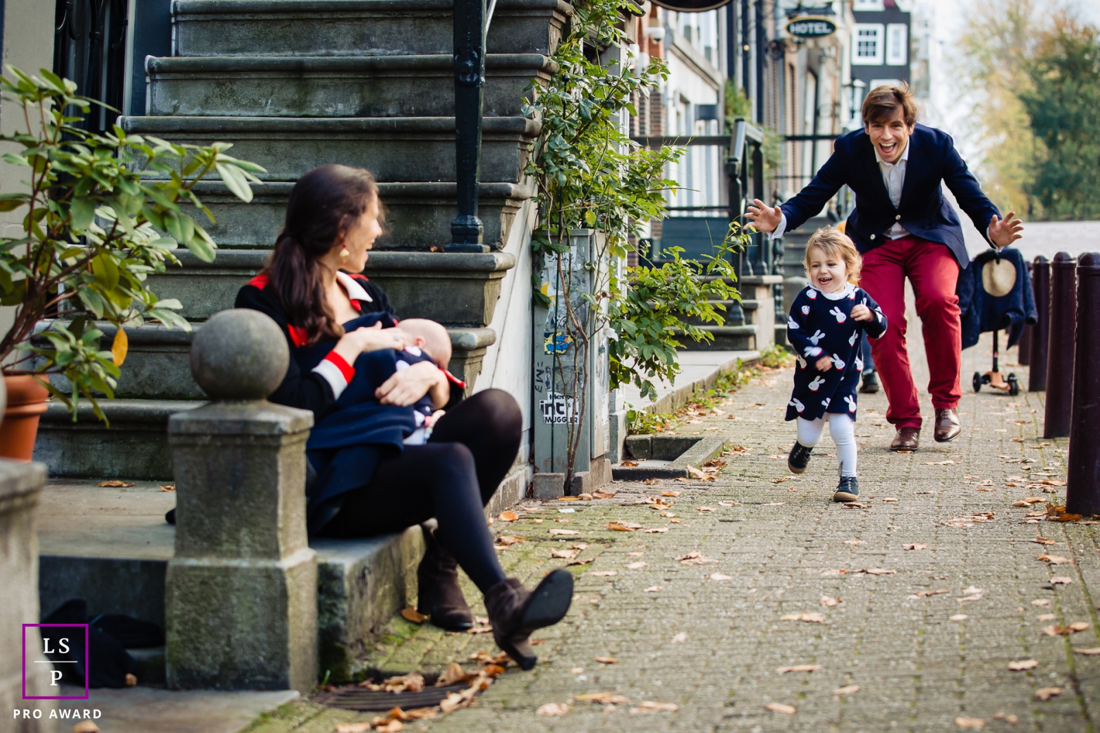 Amsterdam Noord Holland lifestyle picture session - Spontaneous family portrait