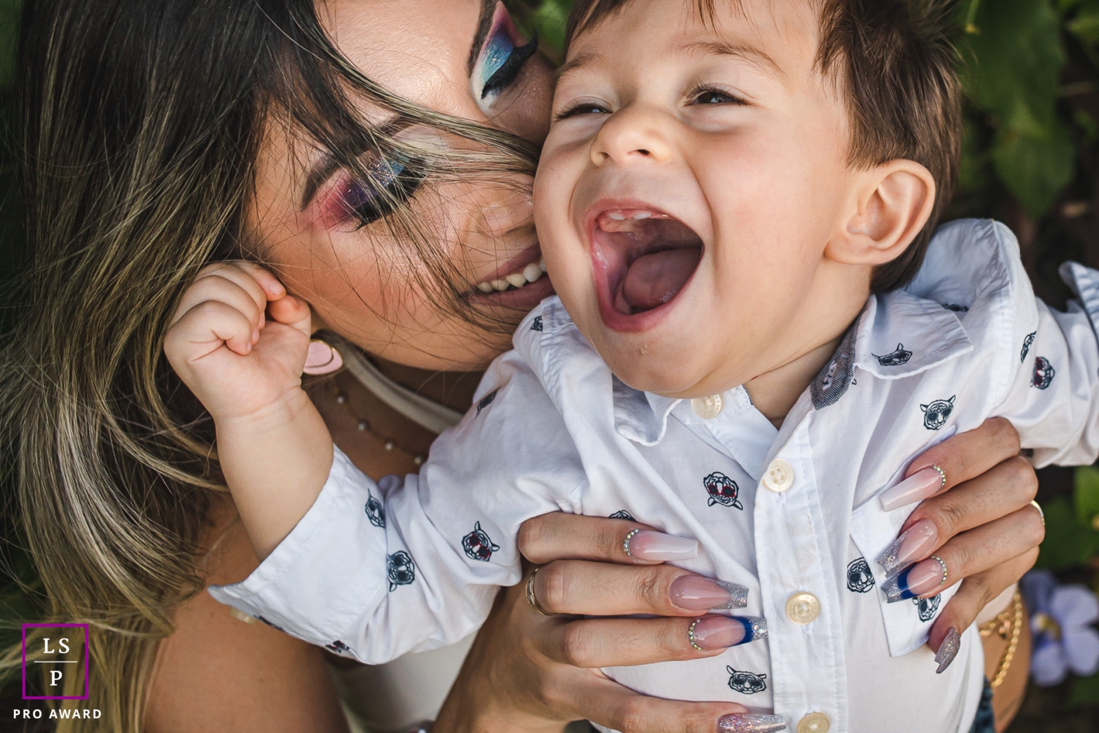 Artistic Mato Grosso do Sul Lifestyle Photography of mom and boy