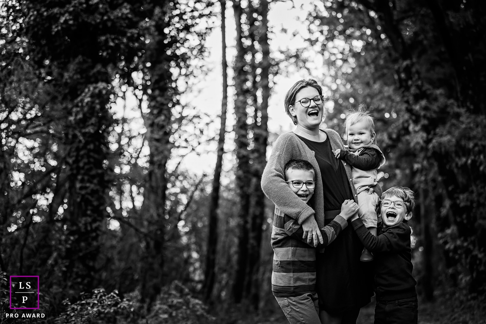 Ain Creative Lifestyle Couple Portrait, black and white image of the couple hugging