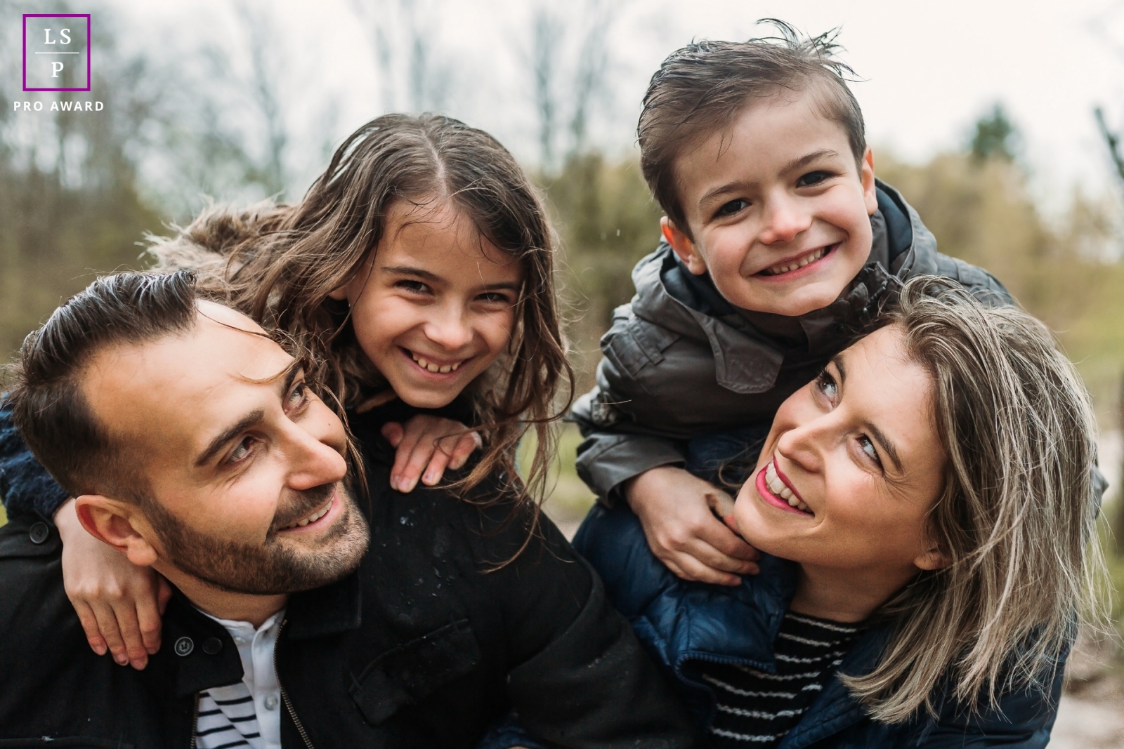 Auvergne-Rhone-Alpes Lifestyle Family Portrait Photos | Image contains: group, piggyback, mom, dad, boy, girl, fun, laughing, smiles
