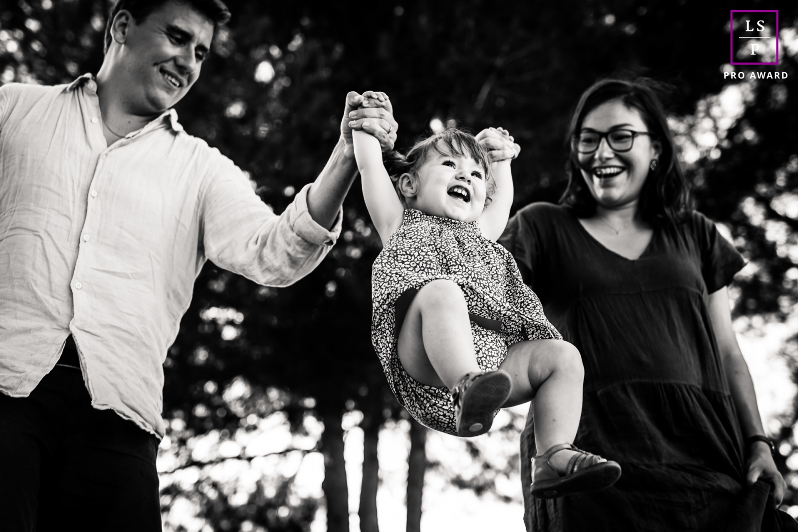 Montpellier black and white lifestyle family photo in this Herault lifestyle session