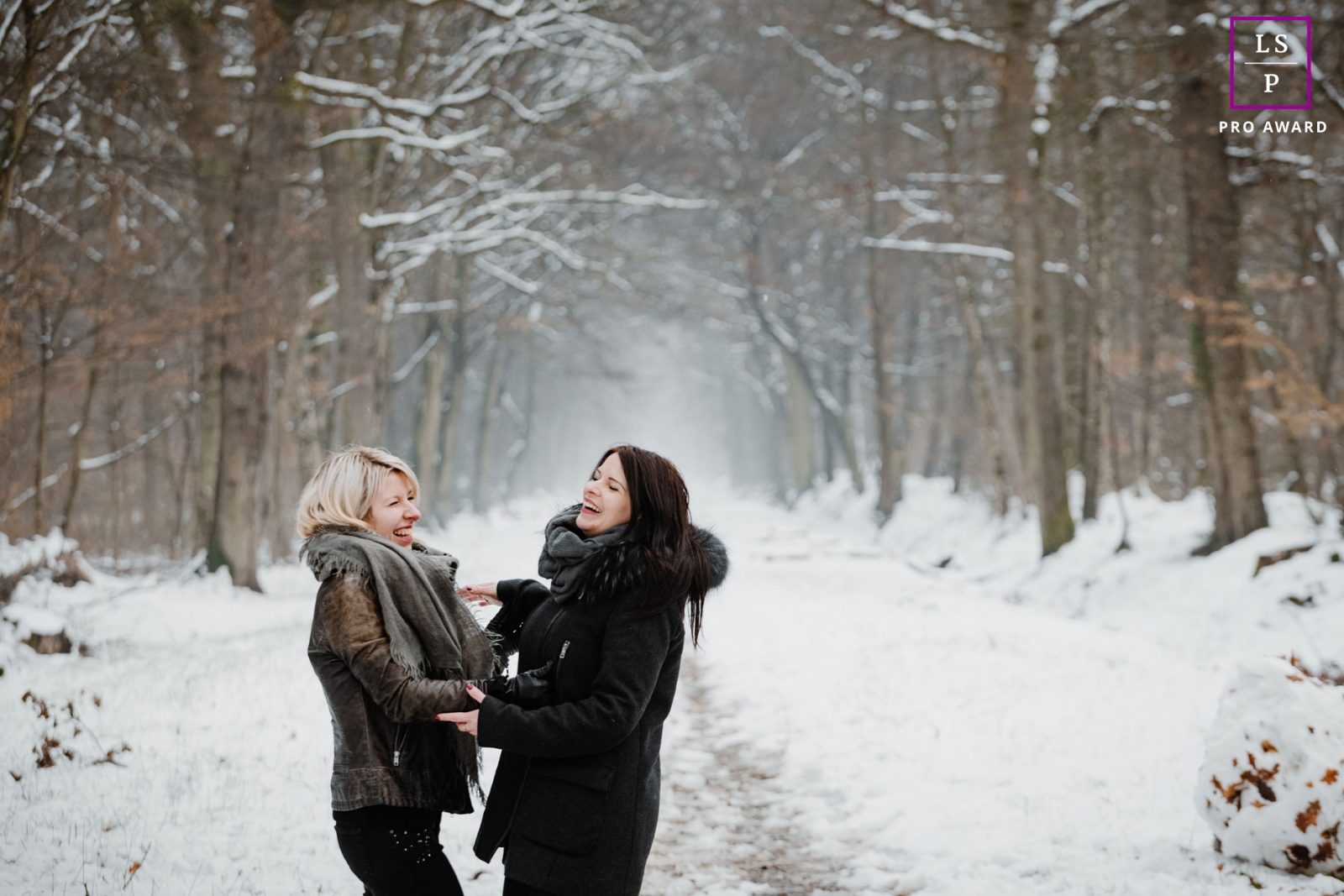 Auvergne-Rhone-Alpes Lifestyle Photographer created this artistic portrait showing Complicity of cousins in the winter snow in the forest