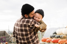 Moselle lifestyle portrait of father and son in beanies by a Grand Est family photographer.