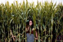 Groningen Lifestyle Photographer created this artistic portrait in the corn field with some giggles