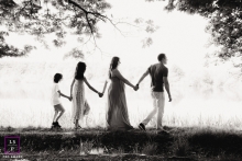 Uma imagem sincera da Alsácia de Grand Est, França, que está definindo o que é um retrato de estilo de vida, mostrando que uma família é aquela que escolhemos com o coração e com quem seguimos em frente