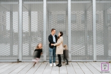 Um retrato de casal de obturador lento da Alsácia mostrando que esses pais quase não têm filhos