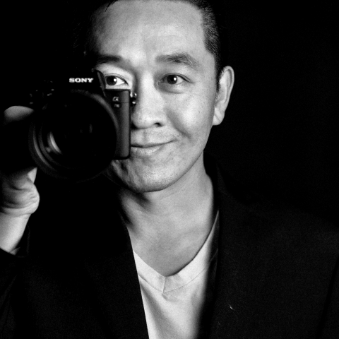 BW portrait of Chao Peng, a lifestyle photographer based in South Bay, Los Angeles, known for capturing authentic family images and heartfelt connections using natural light.