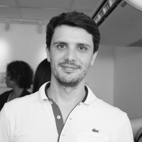 José Alexandre Caramez Berteges Lifestyle Photography for Rio de Janeiro families with his photographs.