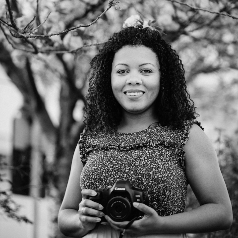 Outdoor portrait of Bavaria lifestyle photographer Tatiane Borges-Schindler of Germany