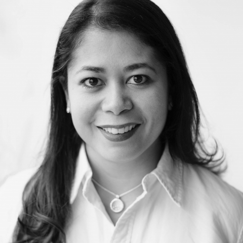 Studio portrait of Akershus lifestyle photographer Joyce Castro of Norway