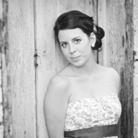 Stephanie Lyell is based in Ohio and serving families with her photography.