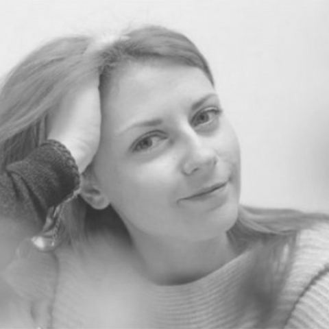 Studio portrait of Siracusa Lifestyle Photographer Simona Cancelli, of Italy