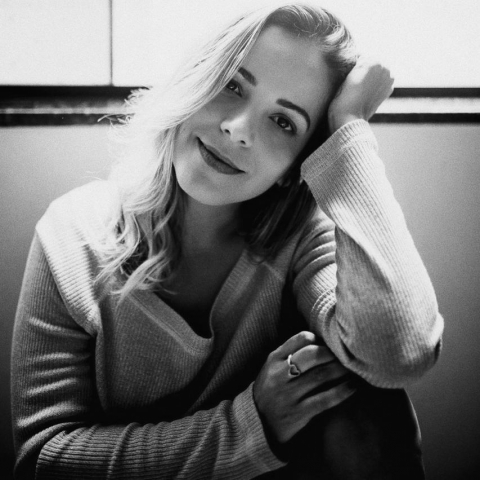 Portrait of Rio de Janeiro lifestyle photographer Caroline Tudesco of Brazil