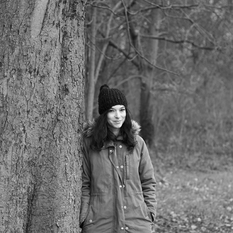 Portrait of Ile-de-France lifestyle photographer Maite Galloux, of Paris