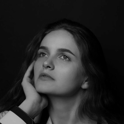 Kate Zotova – San Jose Lifestyle Photographer Studio Portrait Studio portrait of Kate Zotova, lifestyle photographer based in San Jose, Northern California.