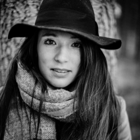 BW portrait of Landes lifestyle photographer Johanna Christol of Nouvelle-Aquitaine, France