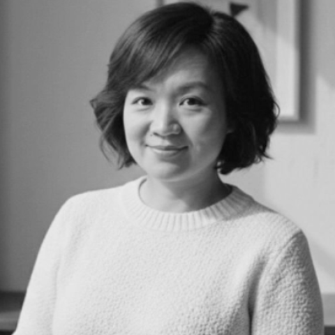 Portrait of Xiaotong Xu, Lifestyle Family Photographer in Frankfurt Portrait of Xiaotong Xu, lifestyle family photographer based in Frankfurt, Hesse, Germany, and member of the Lifestyle Photographers Association, serving families in the Rhein-Main area.